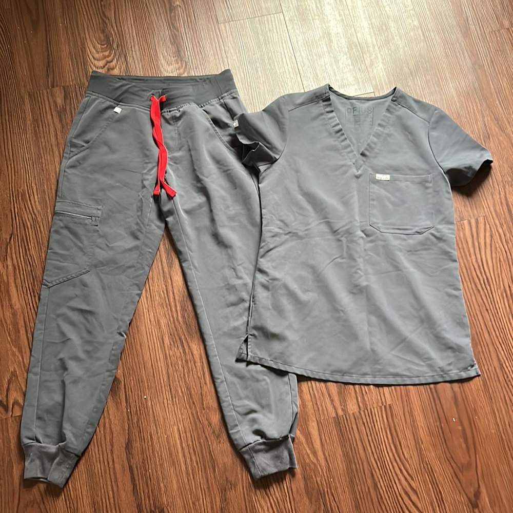Figs Set Zamora Jogger Pants & Catarina Top Scrubs Charcoal Gray Red Size XXS - Picture 6 of 12